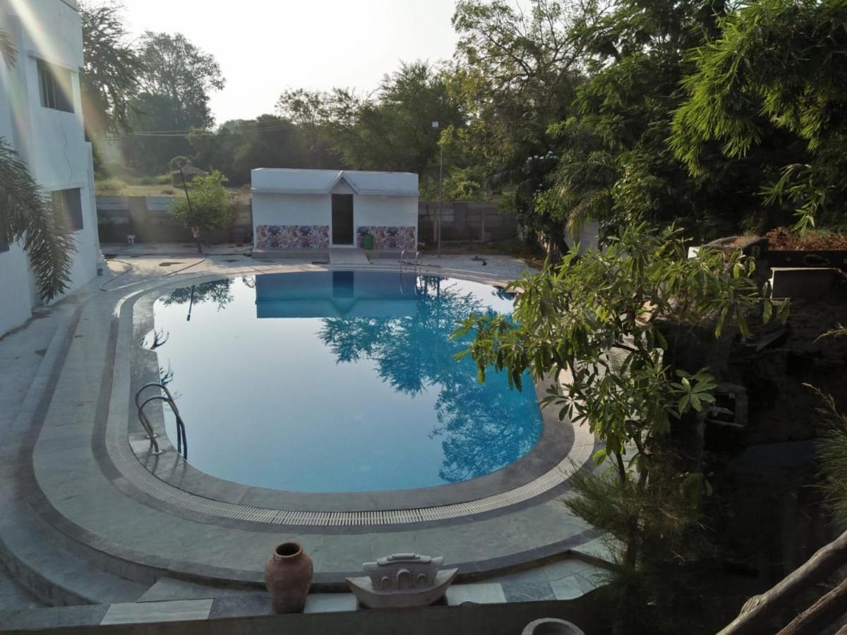 Royal Club & Resort Ahmedabad Exterior photo